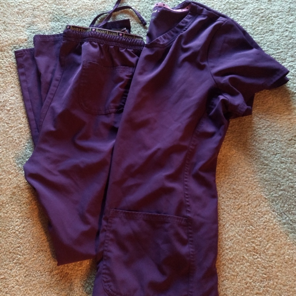 Scrub set